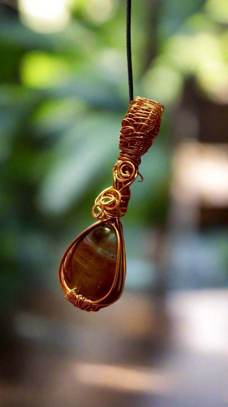 Natural Carnelian Agate Palm Stone - Handpicked Healing Crystal for Courage & Creativity